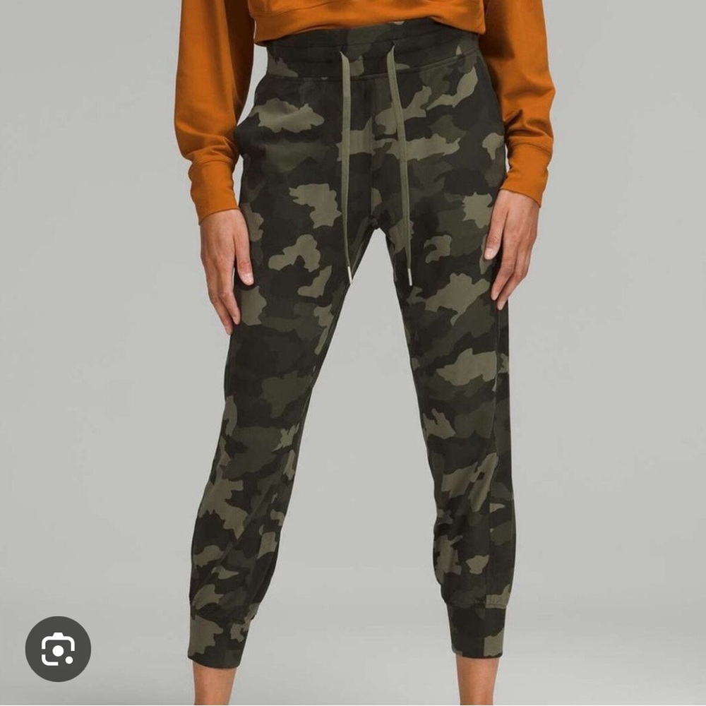 Lululemon ready to rulu green camo 7/8 jogger, new without tags
